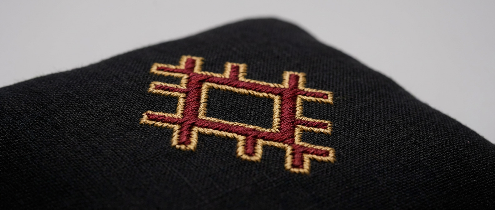 Символ орепей крупным планом: геометрический ромб с ответвлениями